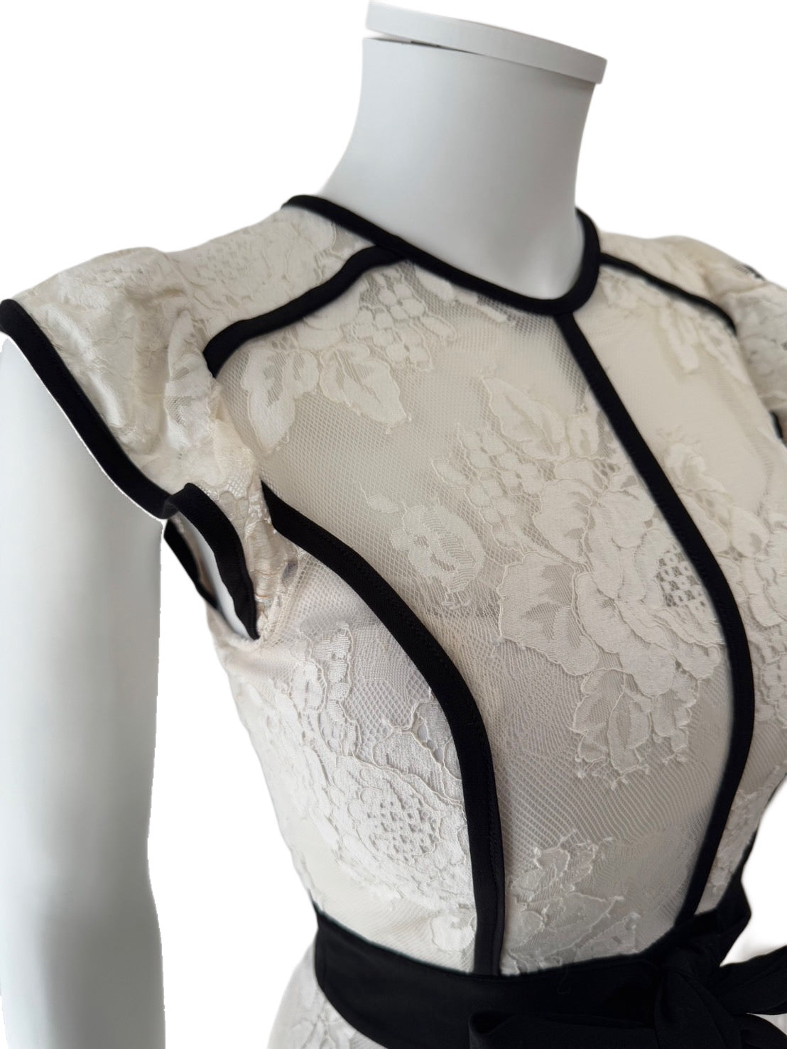 【114】フリル ノースリーブ レース リボン ミニ丈 ミニドレス Andy