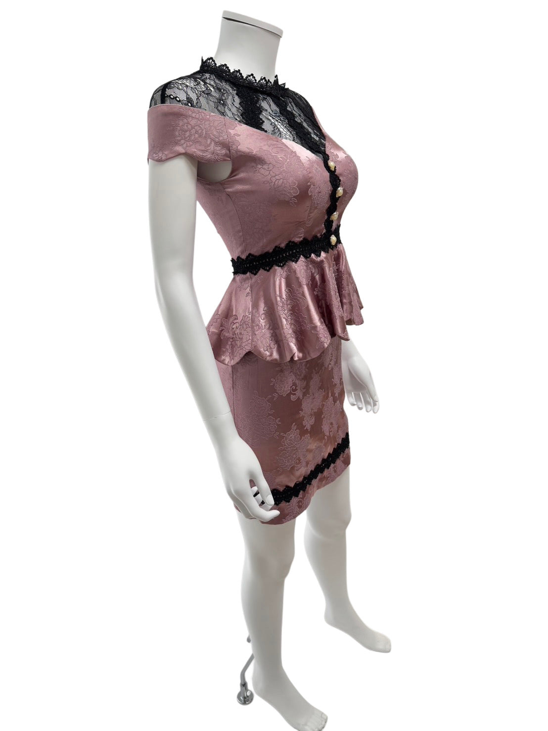 【121】ハイネック 袖あり ペプラム レース ミニ丈 ミニドレス ROBE de FLEURS