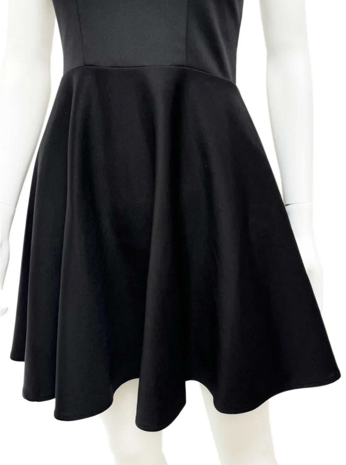 ハイネック フレア レース ビジュー ミニドレス キャバドレス ANGEL R | et toi（エトワ） レンタルキャバドレス