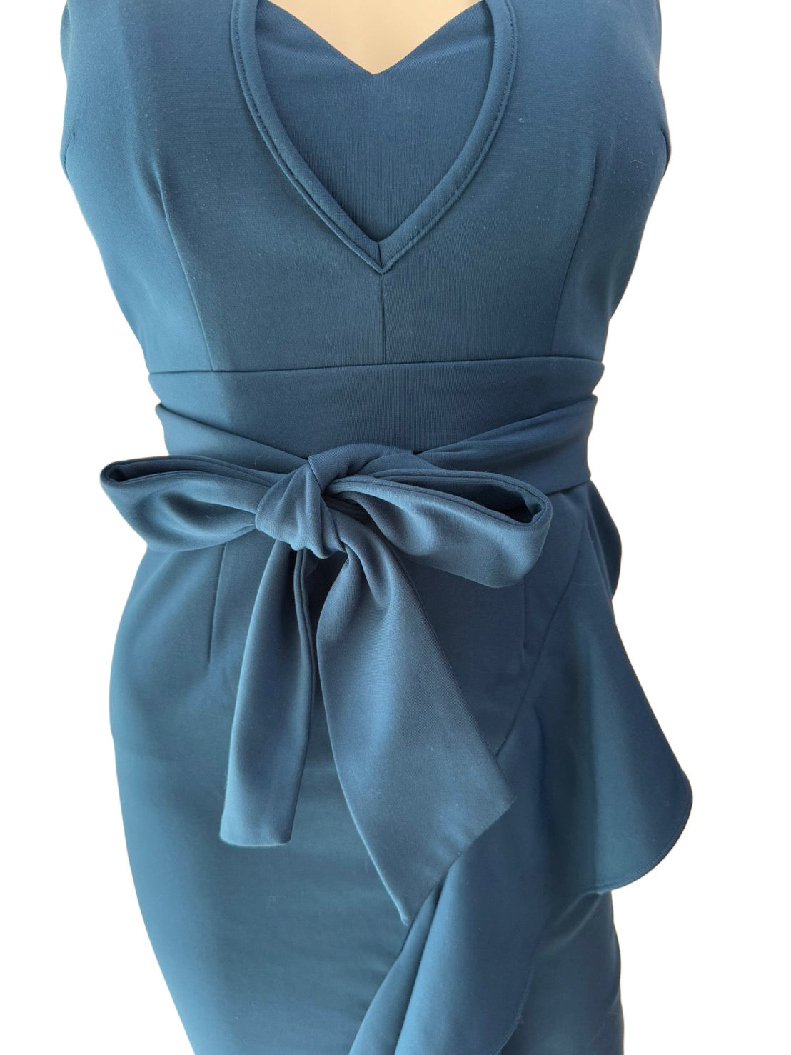 【126】ノースリーブ フリル スリット リボン ハイネック ミディアムドレス Andy GLAMOROUS